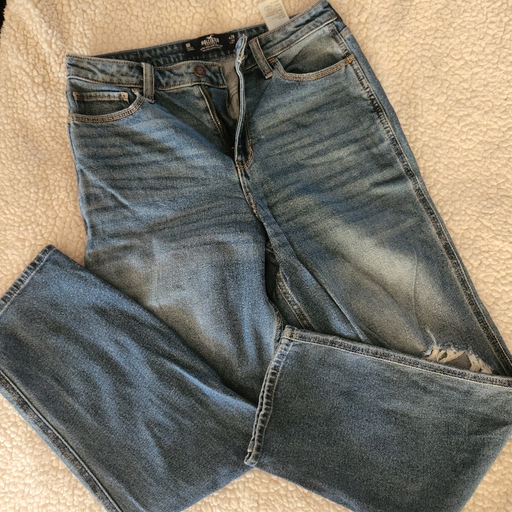 HOLLISTER ULTRA HIGH RISE MOM JEANS
